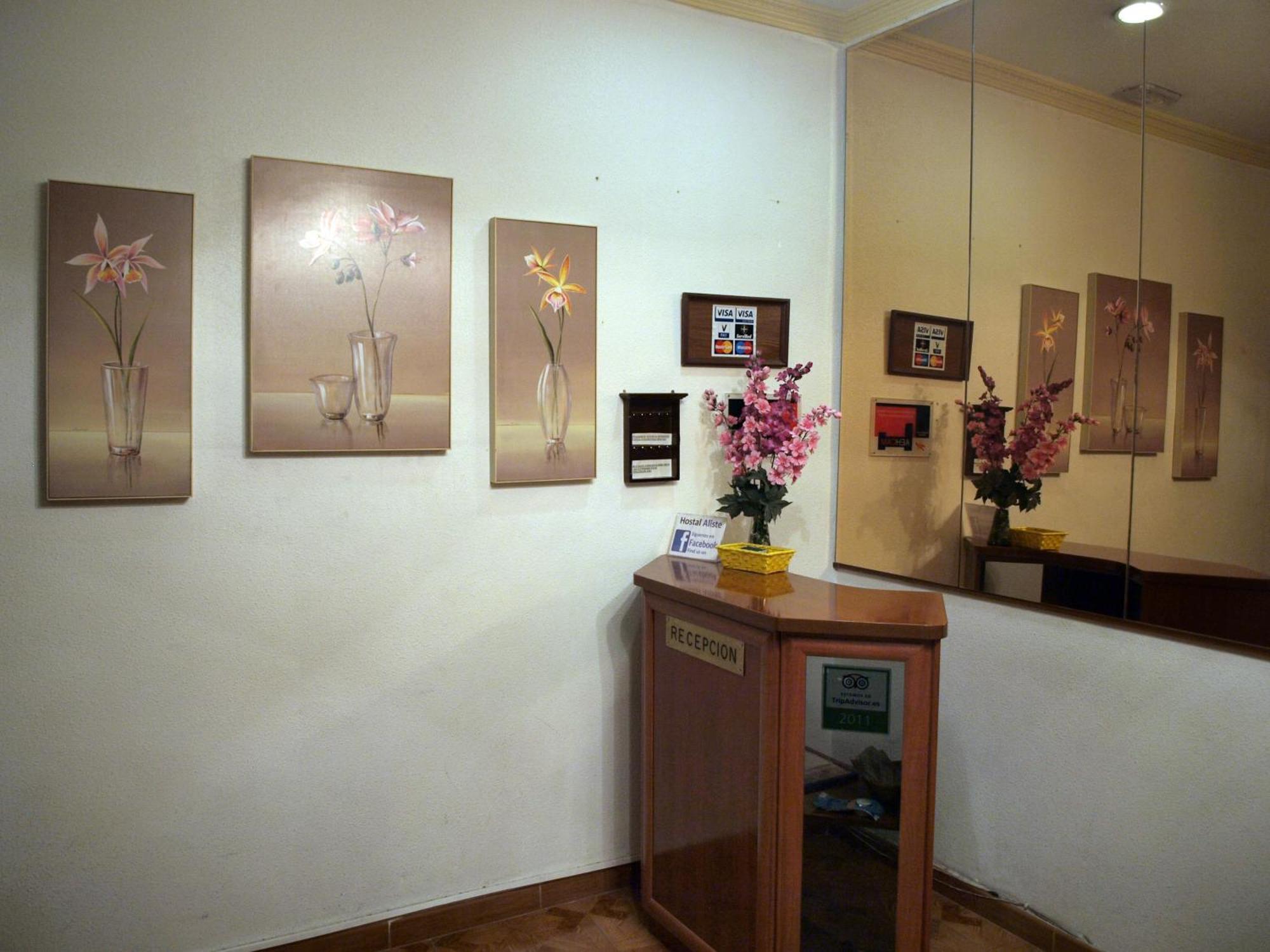 Hostal Aliste Madrid Exterior foto