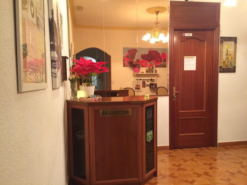 Hostal Aliste Madrid Exterior foto